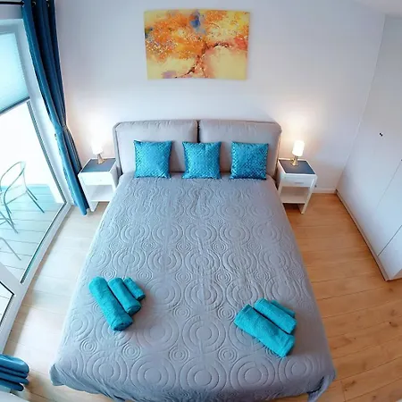 Blue Wave Apartment *