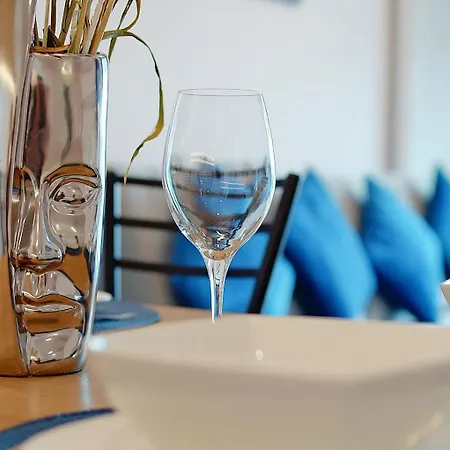 Blue Wave Apartment *